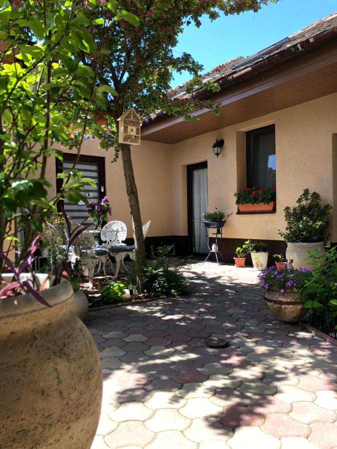 Milla Apartman เซนเทนแดร ภายนอก รูปภาพ